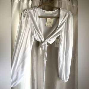 Crop wrap around White Top, perfect for the beach size L